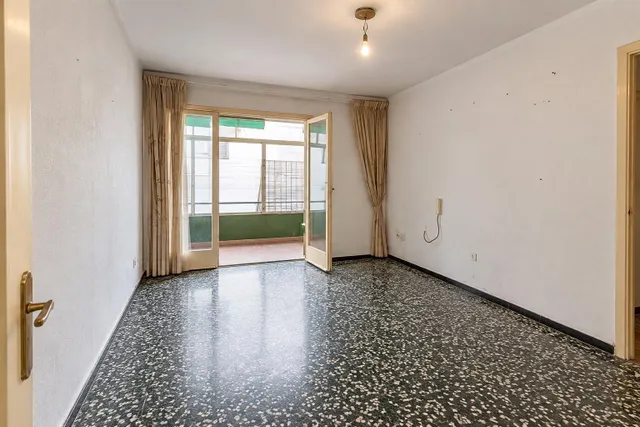 Amplio Piso en el Centro de Reus - Oportunidad para Reformar a Tu Gusto — 9