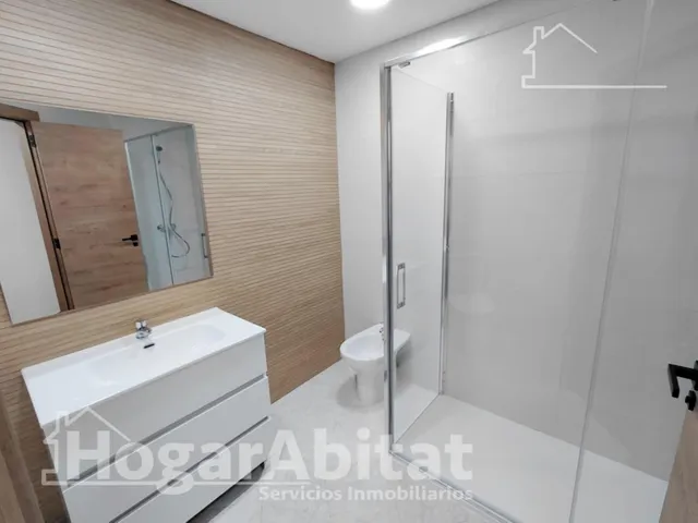 Amplitud y confort a estrenar en este luminoso piso reformado con balcón y ascensor — 22