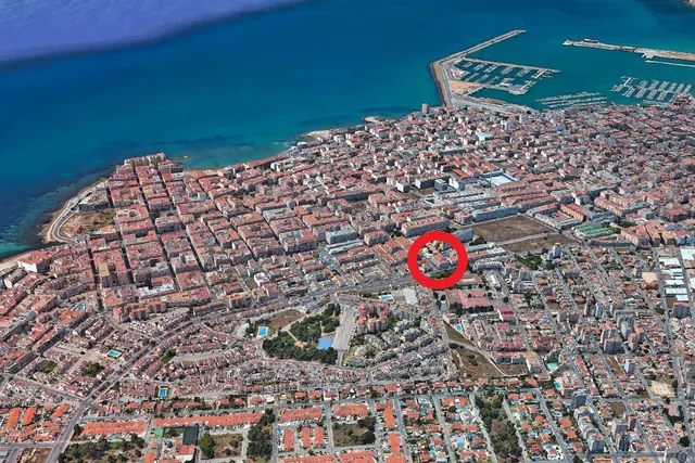 Apartamento céntrico, luminoso, y elegantemente reformado (1.ª planta). Balcón con orientación este, piscina comunitaria y a solo 800 m de Playa del Cura. — 37