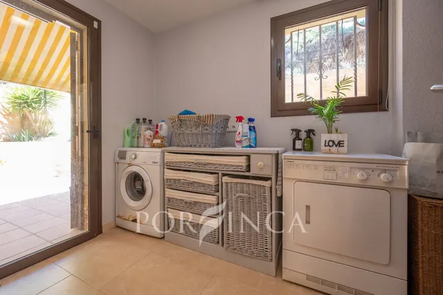 Encantadora villa con piscina y vistas panorámicas en Calonge Costa Brava — 34