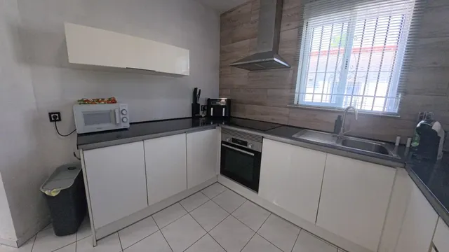Chalet independiente de 4 habitaciones con piscina divida en dos plantas individuales — 14