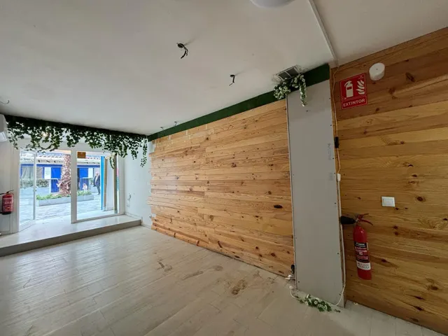 LOCAL EN AVD DE LOS BAÑOS - PLAYAFELS — 2