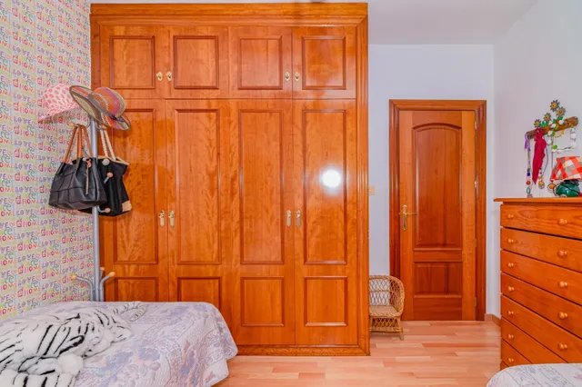 ¡Vive en el Corazón de La Zubia!  Piso Luminoso y Listo para Ti — 12