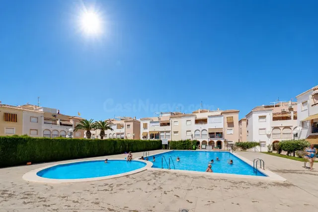 Apartamento de 2 dormitorios y 1 baño en Torrevieja (los naufragos) — 23