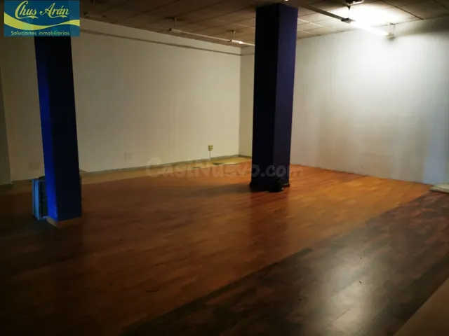 Céntrico local comercial en alquiler - foto 2
