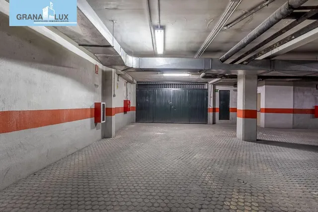 Gran Cochera Cerrada en el Centro de Granada — 15