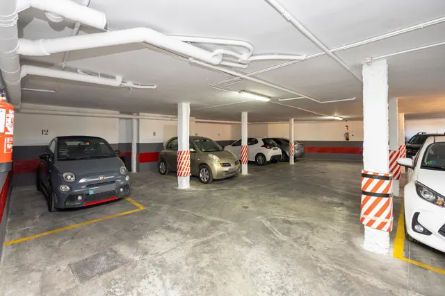 Barrio del Realejo. Sacamos a la venta dos plazas de garaje para coche muy grande. — 12