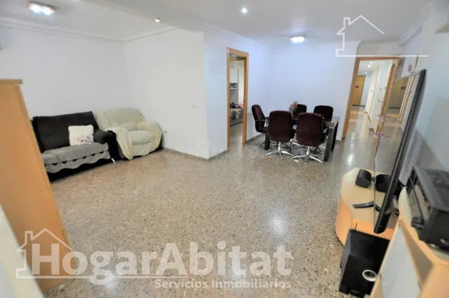 IMPECABLE, EXTERIOR Y LUMINOSO CON BALCÓN, CERCA DEL CENTRO - foto 4