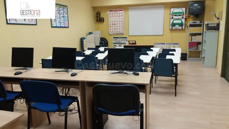 SE VENDE, ESTUPENDO LOCAL COMERCIAL, EN NOJA