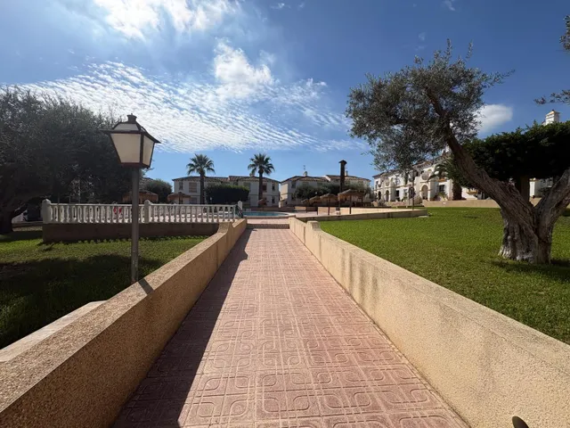 Bungalow planta baja en urb. mirador del mediterráneo con jardin esquina y piscina comunitaria — 32