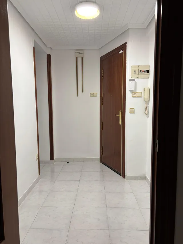 Piso de 4 habitaciones con ascensor y patio en Benicalap — 10