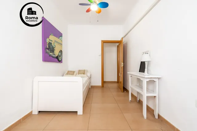 Piso de 87 m2 con 3 dormitorios en Pedro Antonio de Alarcón 27, junto a Recogidas — 23