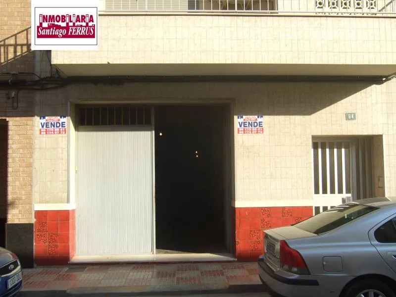 VENTA DE LOCAL COMERCIAL EN BENIFAIO.