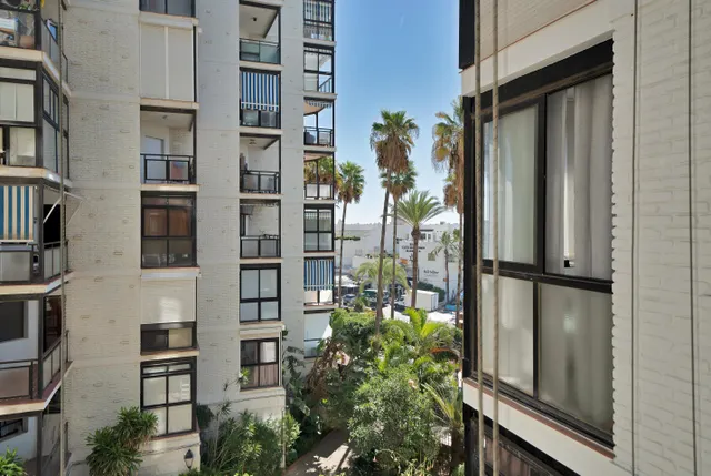 UNIQUE OPPORTUNITY IN THE HEART OF MARBELLA, FRONTLINE TO THE SEA WITH TOURIST LICENCE! — 16