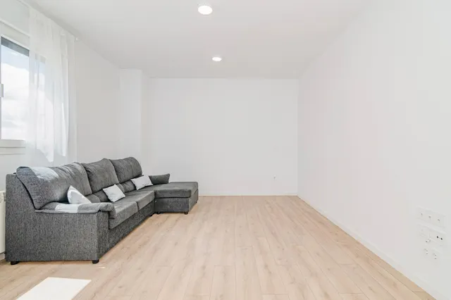 OPORTUNIDAD EN VENTA DE PISO VPO DE 3 DORMITORIOS EN BARRIO ALBAYDA CON PLAZA DE GARAGE Y TRASTERO — 14