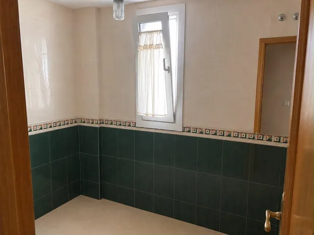 Espectacular piso de 144 m2 en jardines de medina, Almería — 16