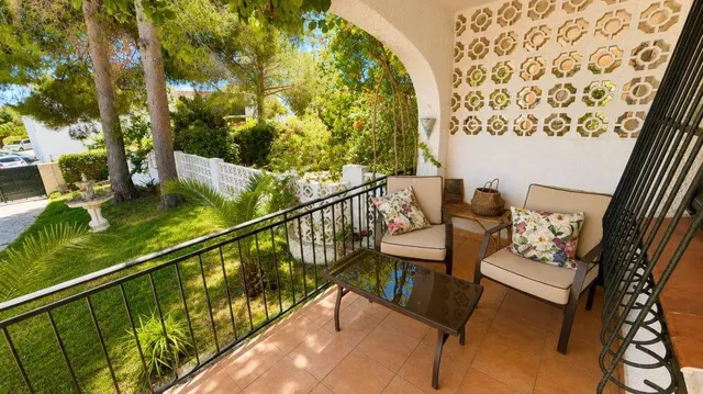 MAGNIFICO CHALET ADOSADO CON GRAN PARCELA, JARDIN Y PISCINA PRIVADA — 8