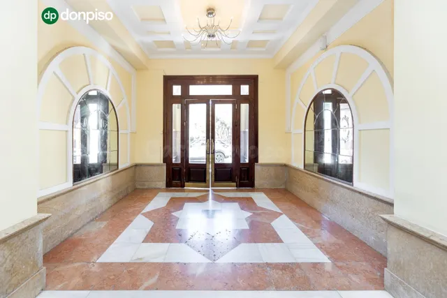 Gran vivienda en Plaza Los Campos - 7 habitaciones