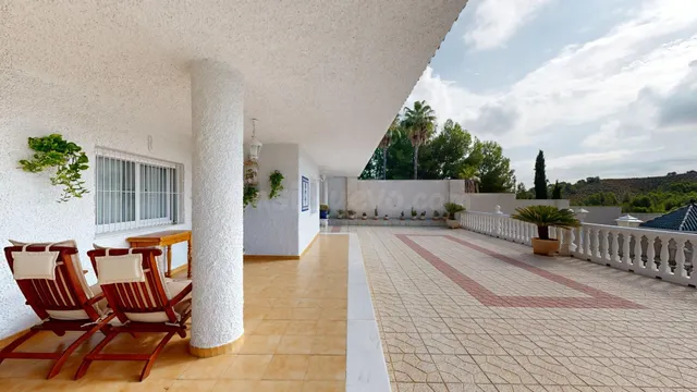 Chalet Independiente con Encanto en Parcela de 1.200 m2 – 6  - foto 2