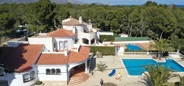 Único y exclusivo gran chalet de 174 M2, en primera línea de - foto 2