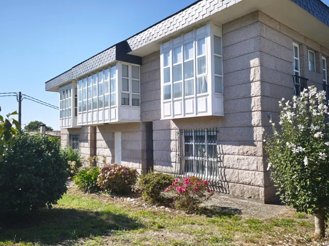 CHALET en perfecto estado conservación, con gran FINCA y a diez minutos del CENTRO de Santiago. — 6