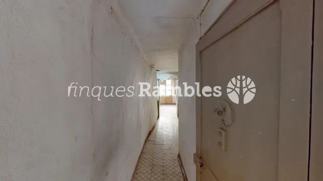 Casa de poble al centre de La Pobla de Claramunt amb molt potencial — 23