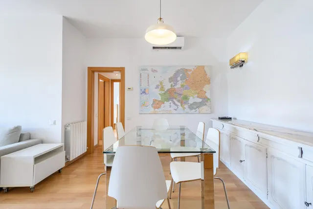 PISO ALTO CON BALCÓN/TERRAZA Y TRES PIEZAS EXTERIORES EN EL EIXAMPLE — 7