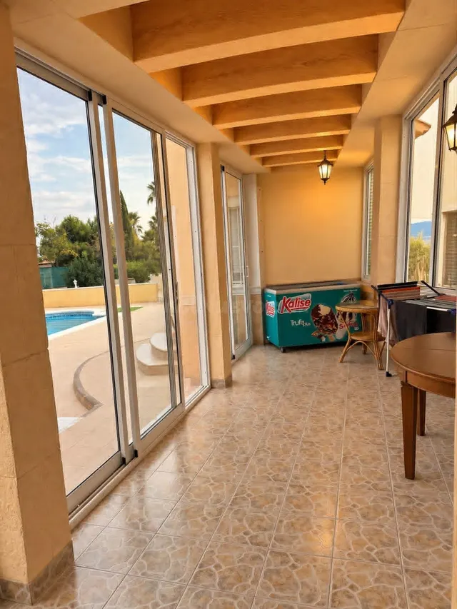 Chalet con piscina privada y parcela — 3