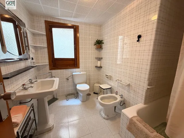 Amplio y Moderno Piso en el Corazón de Granada por €900 — 16