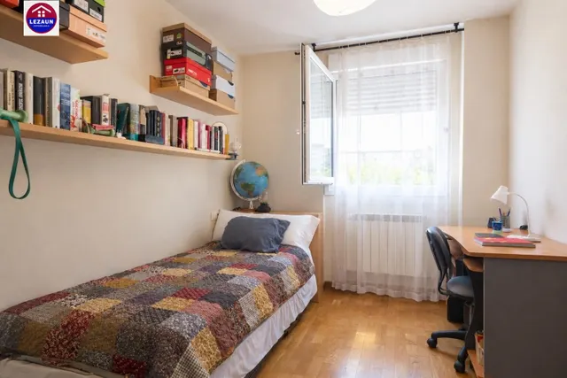PISO EN RENTABILIDAD CON GARAJE Y JARDÍN PRIVADO EN LA ZONA NUEVA DE PERALTA. — 11