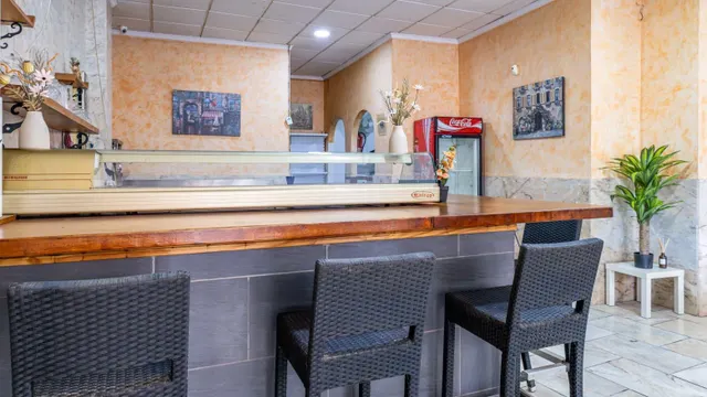 Local comercial listo para restaurante en pleno centro de Torrevieja — 16