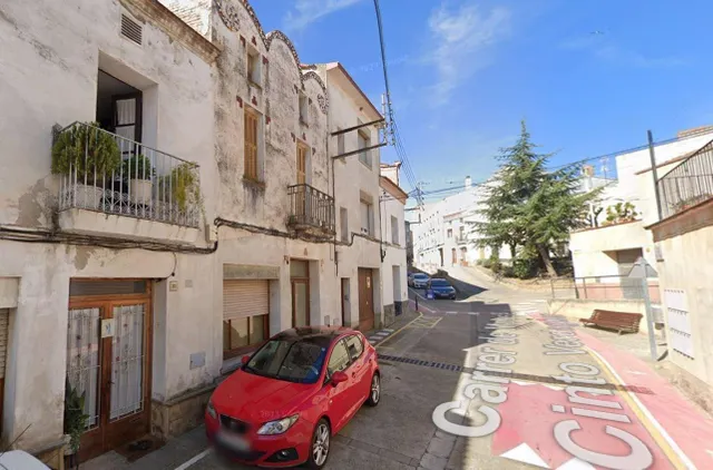 Se vende casa OKUPADA en Sant LlorenÑ§ d'Hortons (Barcelona) - foto 2