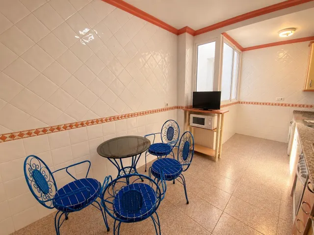 Amplio piso de 4 dormitorios con terraza en Calle San Antonio – Alcalá de los Gazules — 28