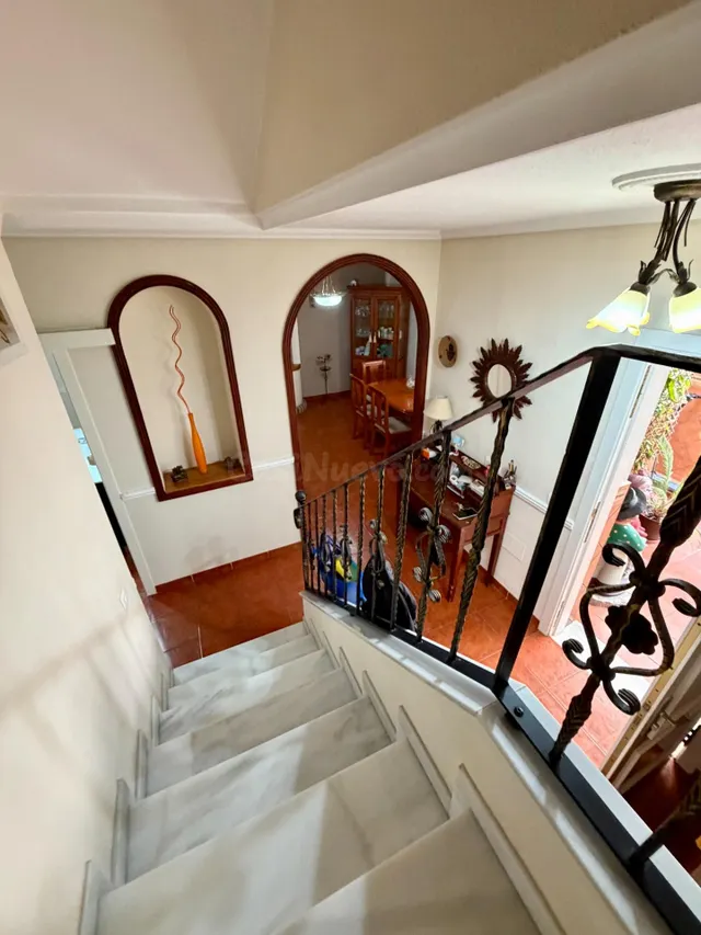 Chalet pareado tipo tríplex de 266 m2 con 4 dormitorios, terrazas, garaje y bodega en Aguadulce Sur — 33