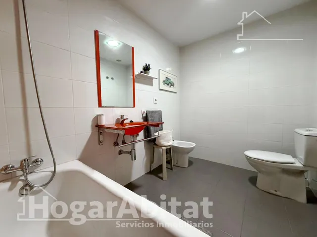 SEMINUEVO CON PISCINA, GARAJE  Y DOS TERRAZAS CERCA DEL METRO — 40