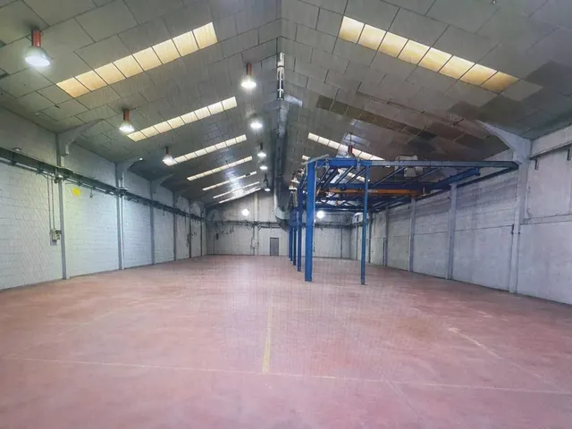 NAVE INDUSTRIAL EN EXCELENTE ESTADO EN EL POLÍGONO EL PINO - foto 2