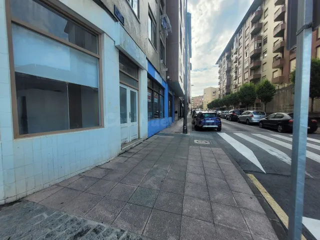 LOCAL COMERCIAL EN ASTILLERO DE 92 METROS