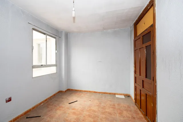 AMPLIO SEGUNDO PISO DE 140,24 m2 PARA REFORMAR EN GRANADA — 6