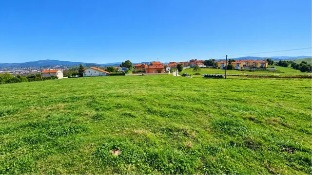 FINCA URBANIZABLE CON PROYECTO BÁSICO PARA CONSTRUCCIÓN DE V