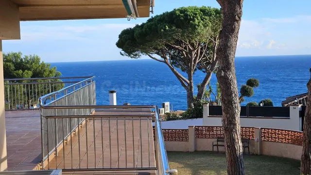Apartamento con vistas al mar y a la montaña, muy bien orien