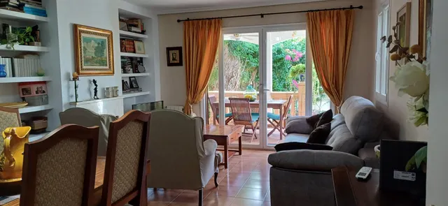 ADOSADO DE 3 habitaciones CON PARKING Y GRAN PISCINA COMUNITARIA CON JARDINES. — 7