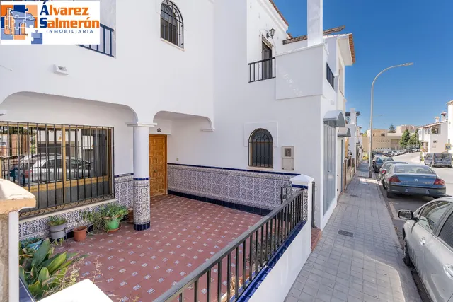 CASA ADOSADA EN MOTRIL — 43