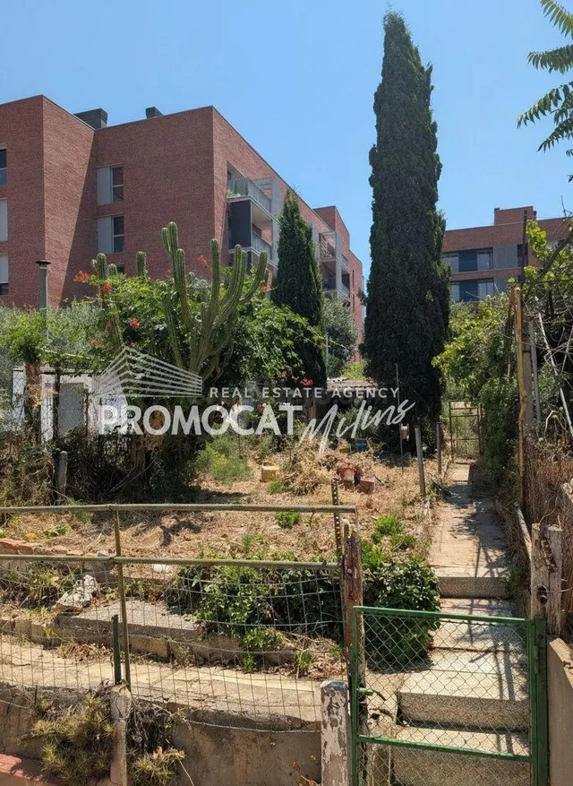 Casa de pueblo con jardín, aparcamiento y derecho a vuelo en - foto 4