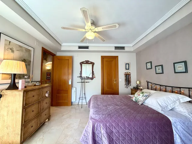 Chalet adosado esquinero con jardín privado, terrazas y garaje doble en La Patacona — 22