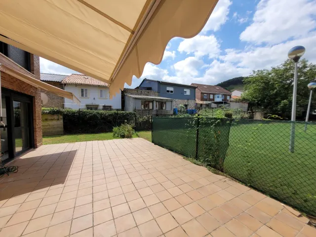 Se pone a la venta bajo con terraza y jardin  de dos habitaciones , garaje y piscina comunitaria — 20
