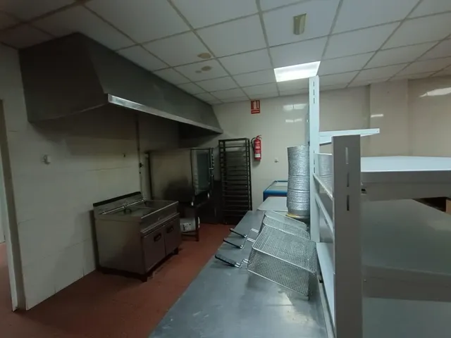 VENTA LOCAL COMERCIAL EQUIPADO DE NEGOCIO DE HOSTELERÍA — 8