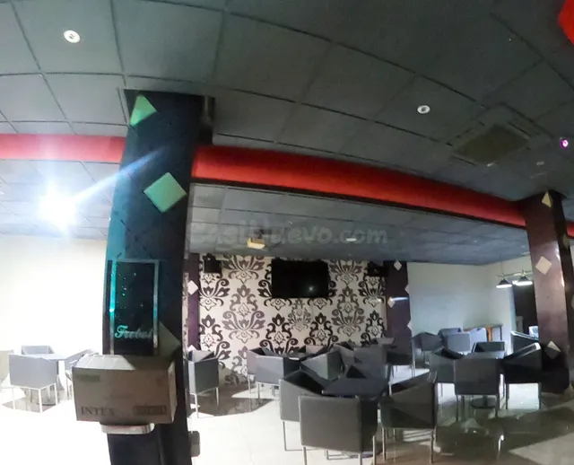 LOCAL COMERCIAL EN PUENTE TOCINOS - foto 4