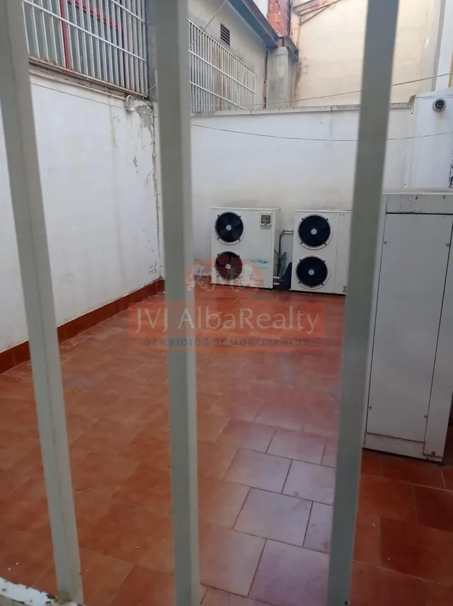 ESPECTACULAR LOCAL EN VENTA O ALQUILER EN ZONA INDUSTRIA — 17