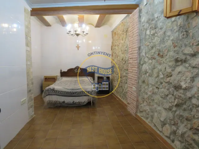 EXCLUSIVA CASA EN EL CASCO ANTIGUO DE MONTESA — 8