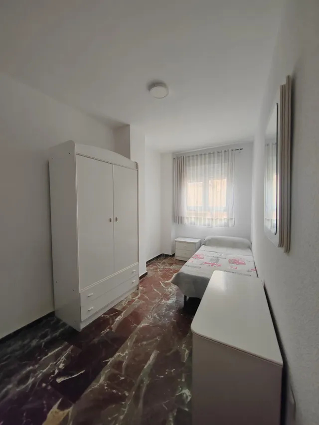 SE ALQUILA HABITACIÓN EN MILLÁN DE PRIEGO. — 25